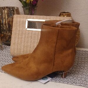 Elegant Tan Ankle Boots